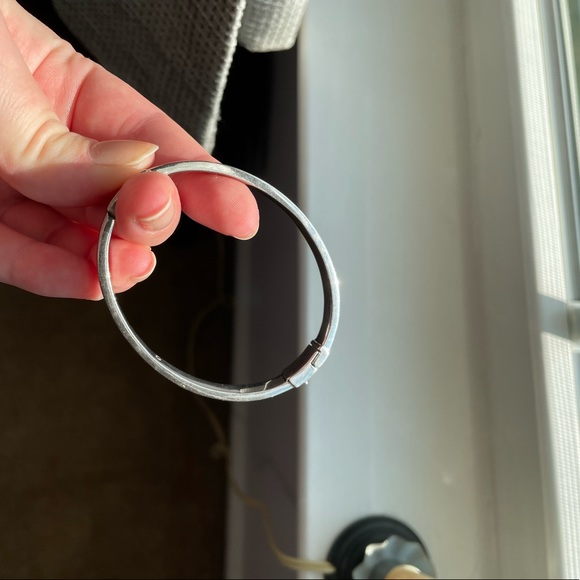 Aurate Classic Gold Hinge Bracelet - Picture 4 of 6